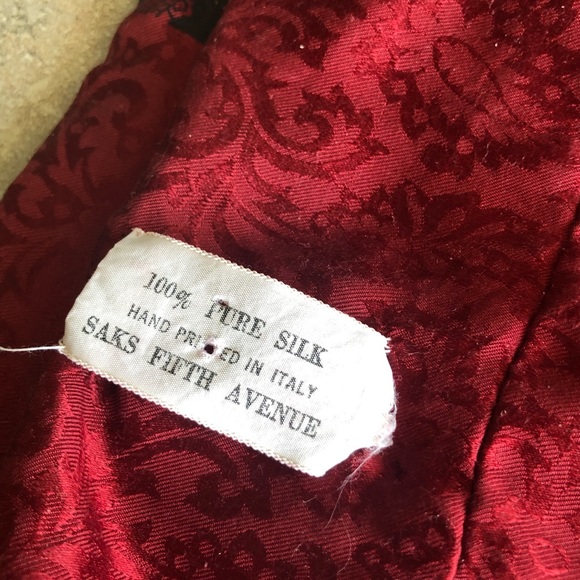 Saks Fitth Avenue 100% silk scarf red - Picture 6 of 7